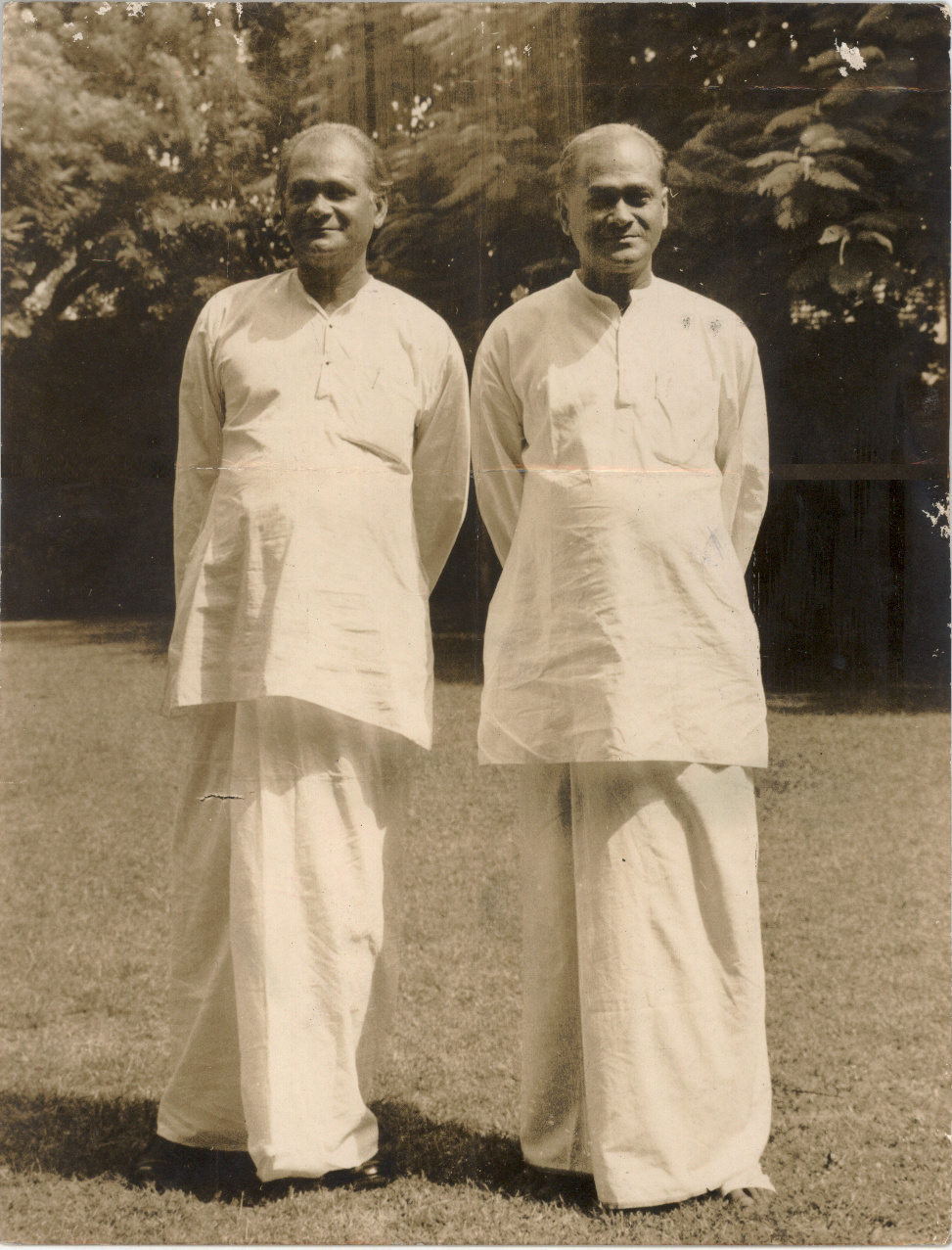 Kalyanapriya Dahanayake and Dr. Wijayananda Dahanayake standing together